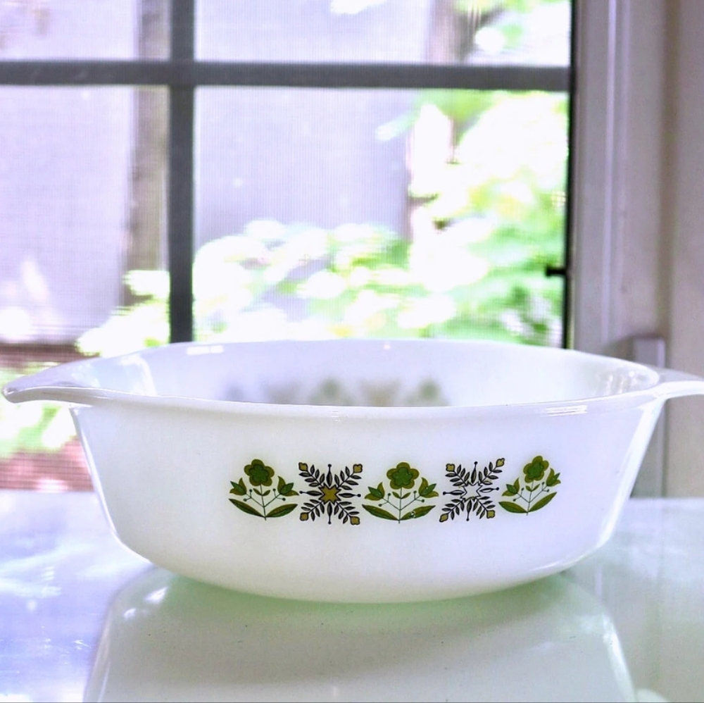 Anchor Hocking Fire King Milk Glass Meadow Green 1.5 Qt Baking Dish